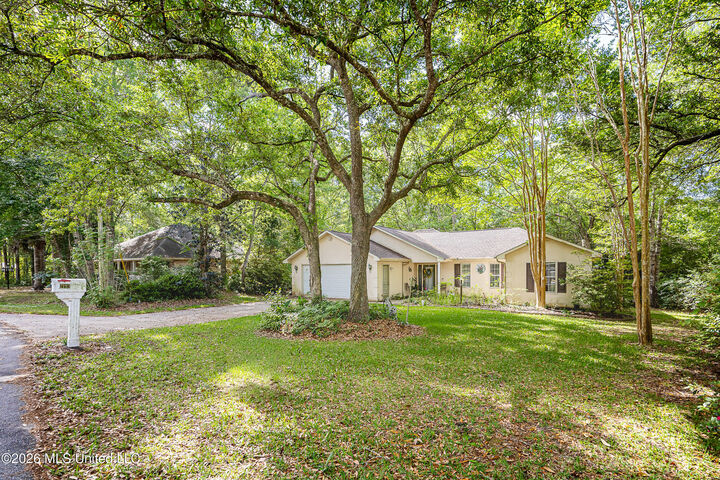 Property Photo:  2193 Bayou View Circle  MS 39553 