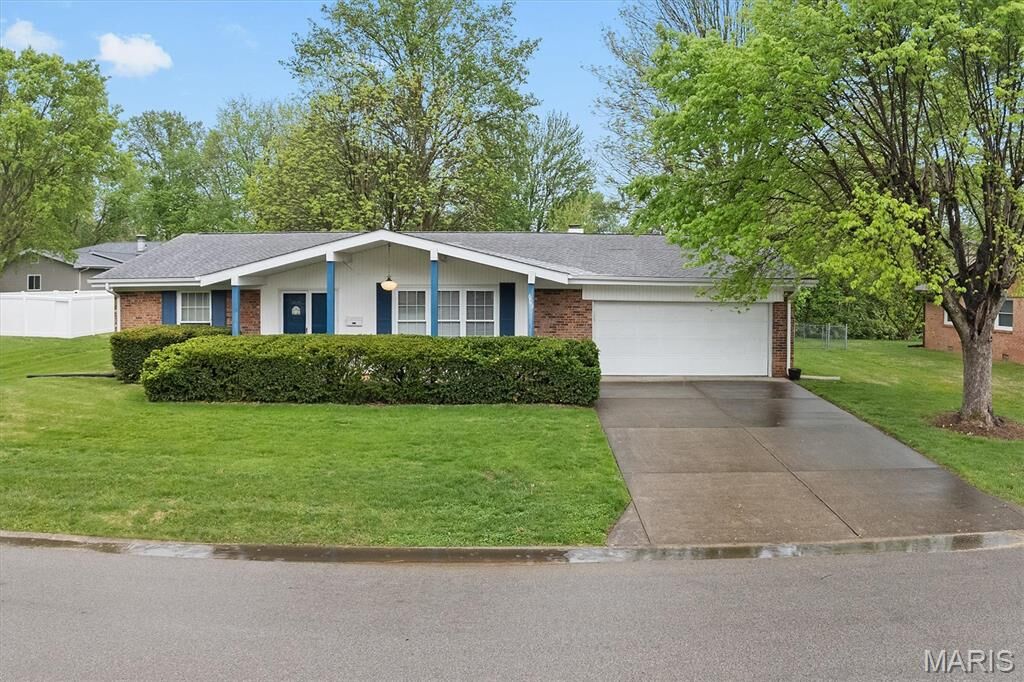 Property Photo:  603 Matthew Drive  IL 62269 