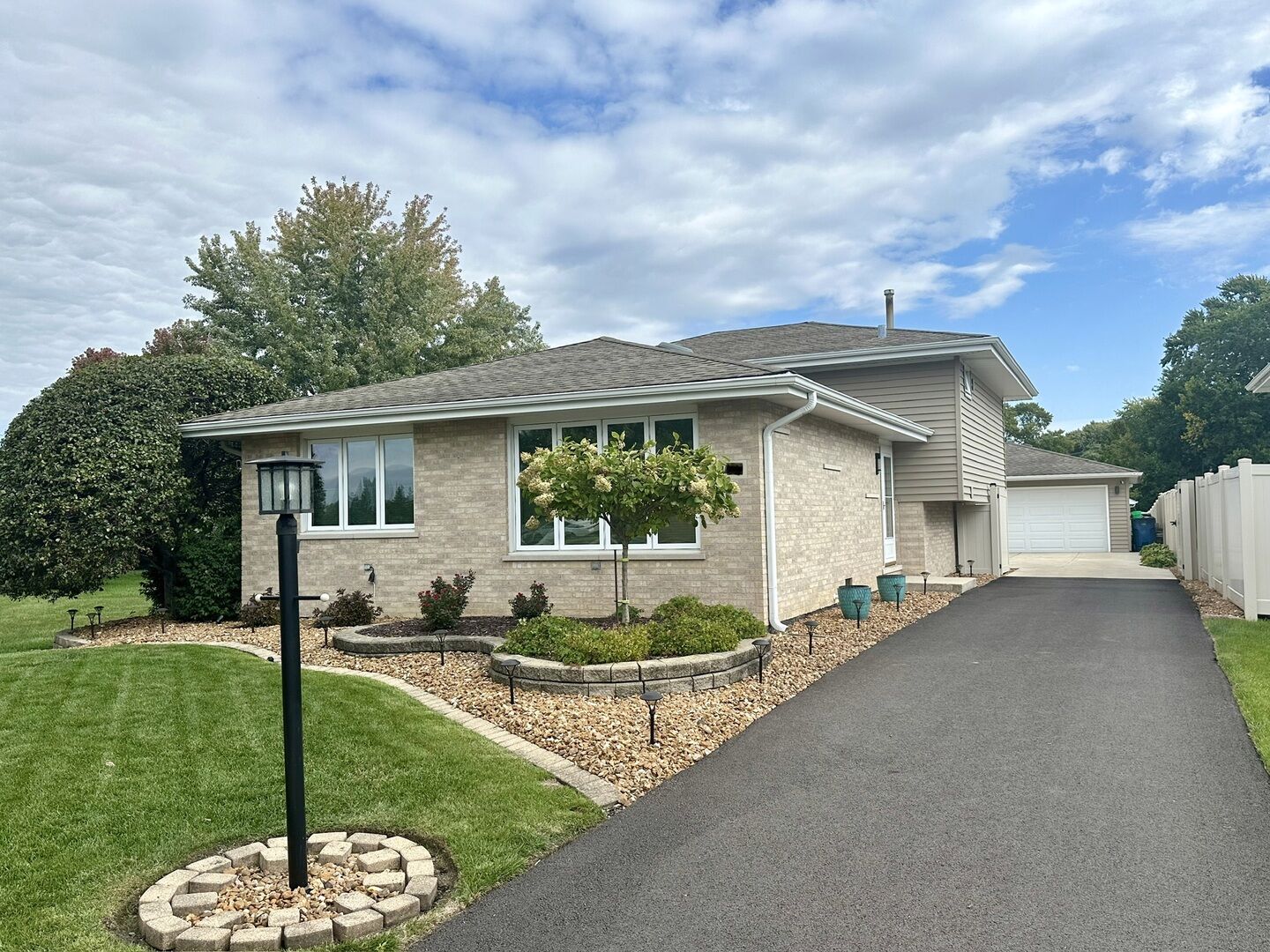 Property Photo:  14221 Kilbourne Avenue  IL 60418 