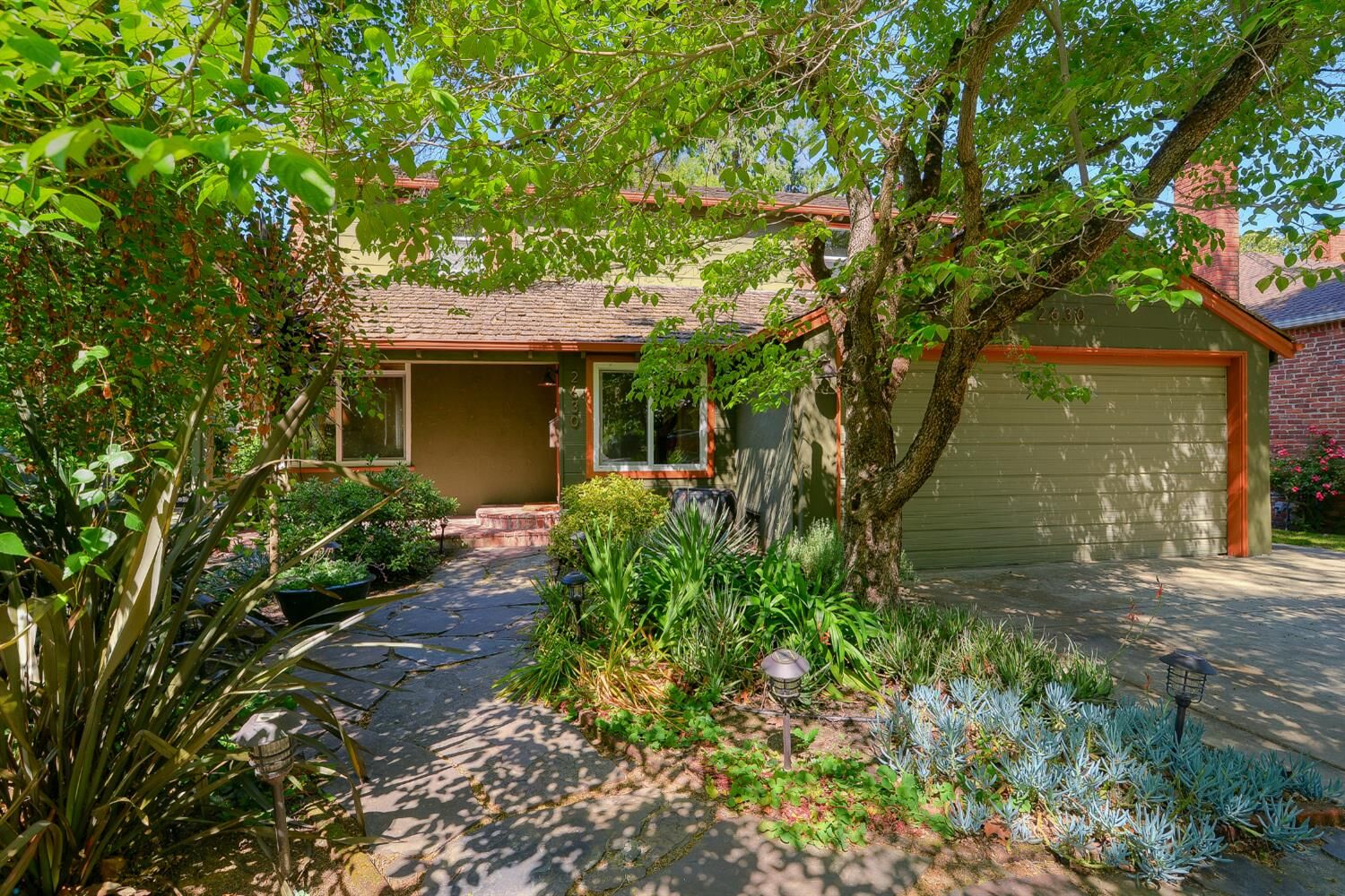 Property Photo:  2630 Land Park Drive  CA 95818 