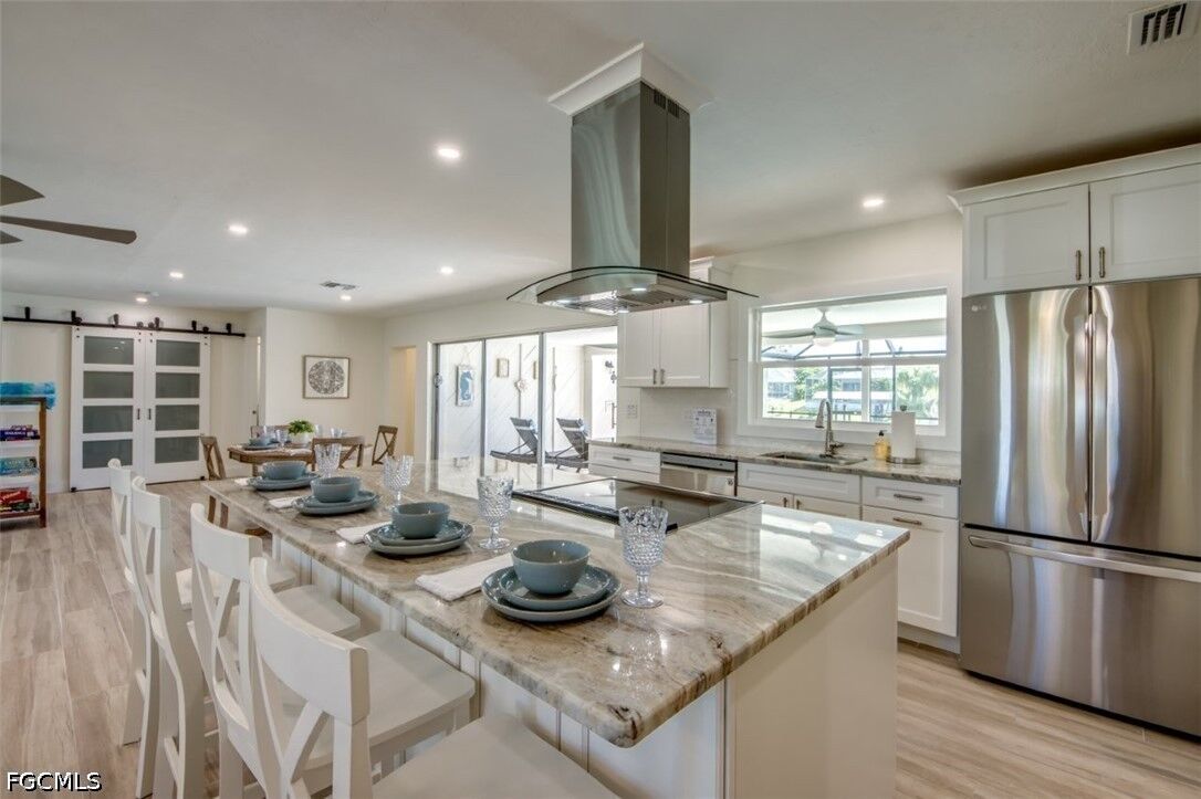 Property Photo: 2903 SE 10th Avenue FL 33904
