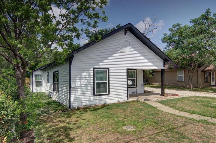 Property Photo:  402 W Trammell Avenue  TX 76140 