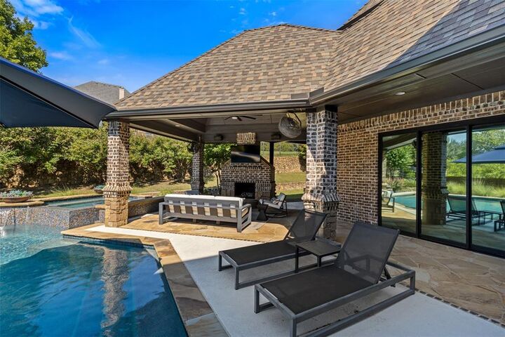 Property Photo:  1113 Venetian Street  TX 76262 