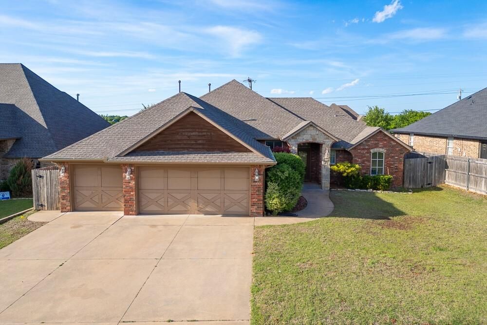 Property Photo: 2801 SE 5th Street OK 73160