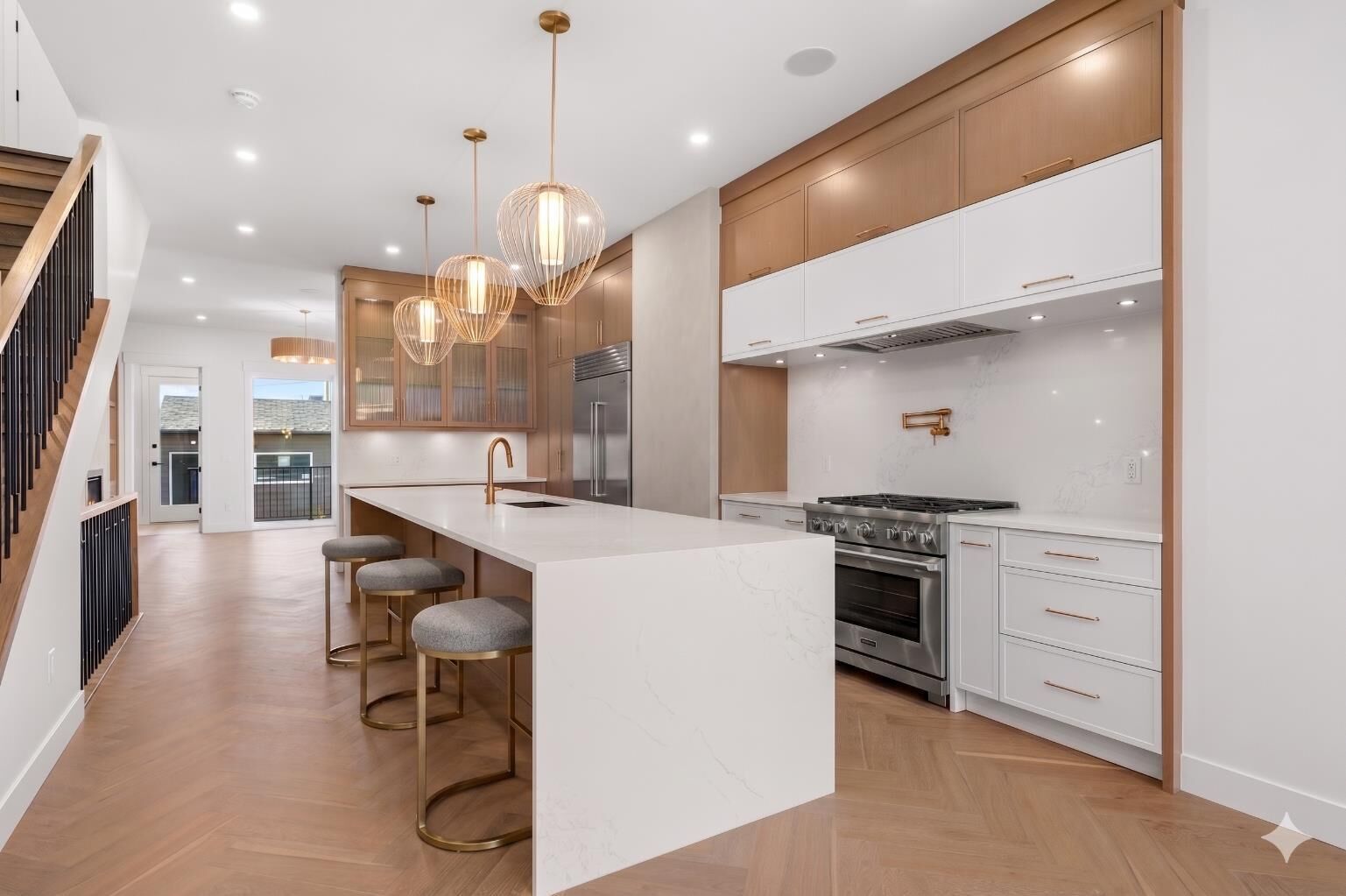 Property Photo: 5104 21 Avenue NW AB T3B 0X4