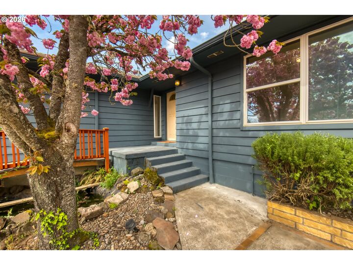 Property Photo:  29729 SW Old Well Rd  OR 97068 