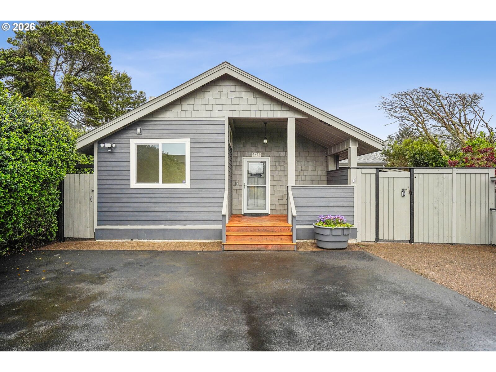 Property Photo:  1626 NW 21st St  OR 97367 