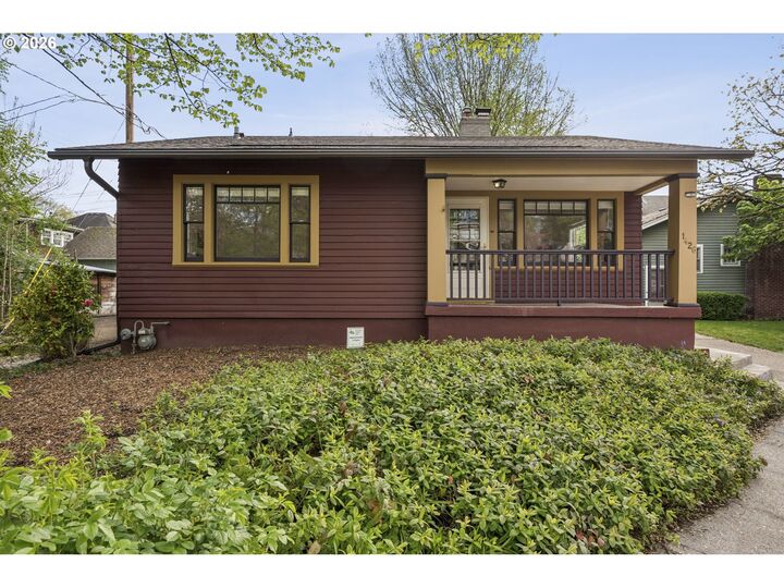 Property Photo:  1426 SE Harrison St  OR 97214 