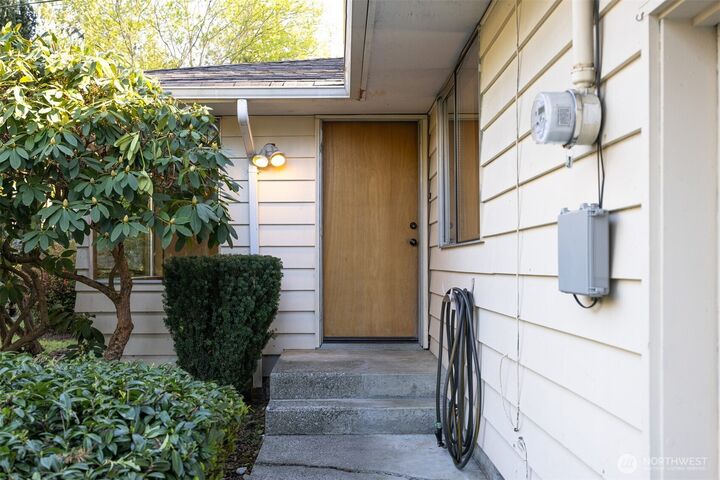 Property Photo:  1011 N 14th Street  WA 98273 