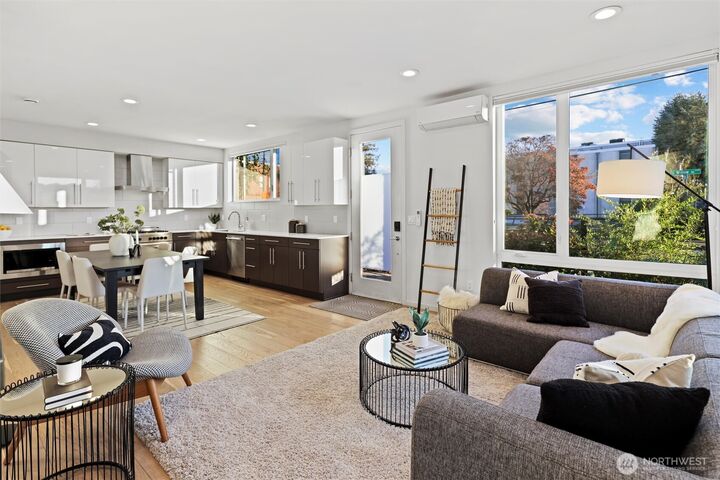 Property Photo:  700 S Willow St  WA 98108 