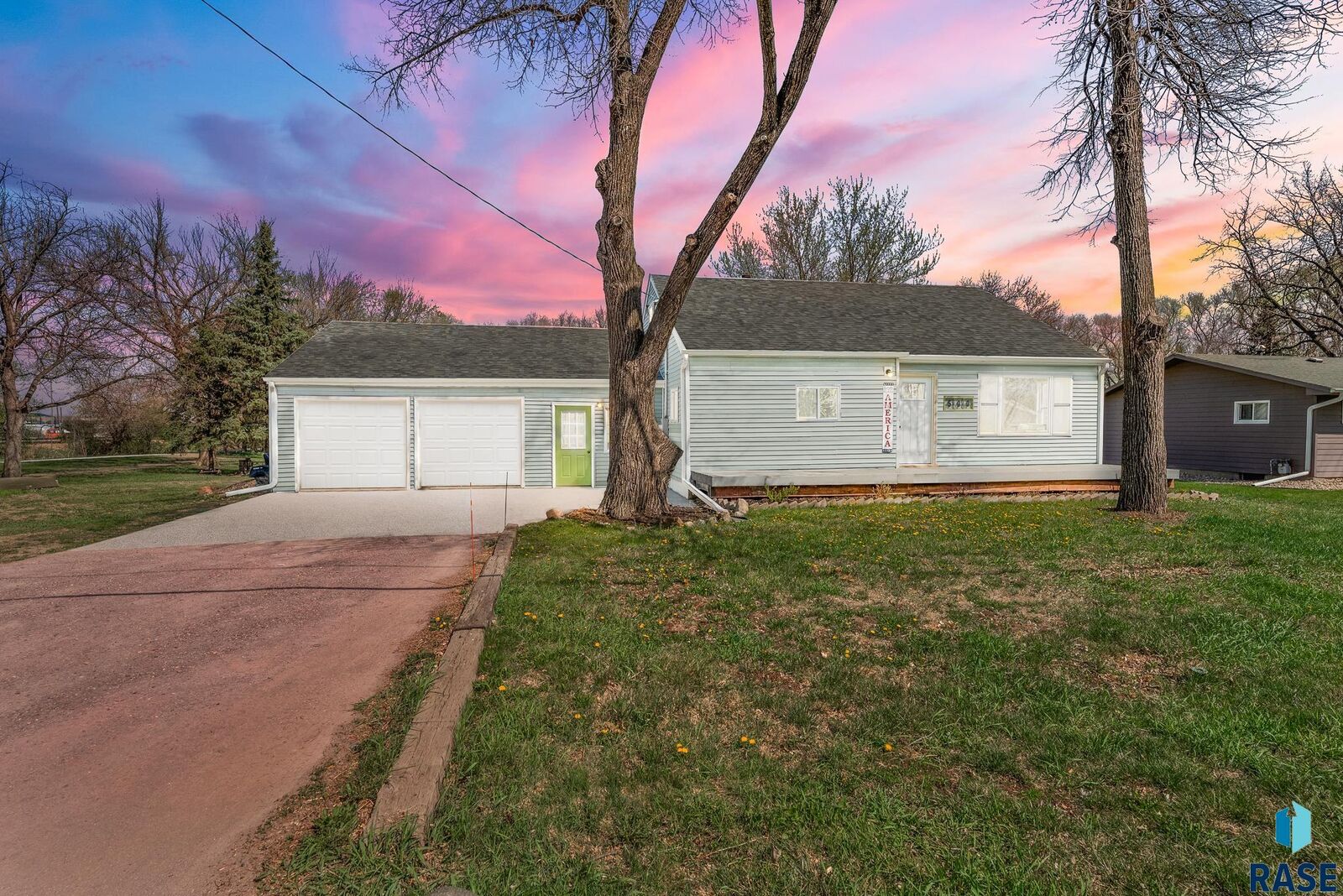 Property Photo:  500 E Willow St  SD 57032 