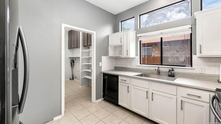 Property Photo:  9806 Pebble Ridge Dr  TX 78109 