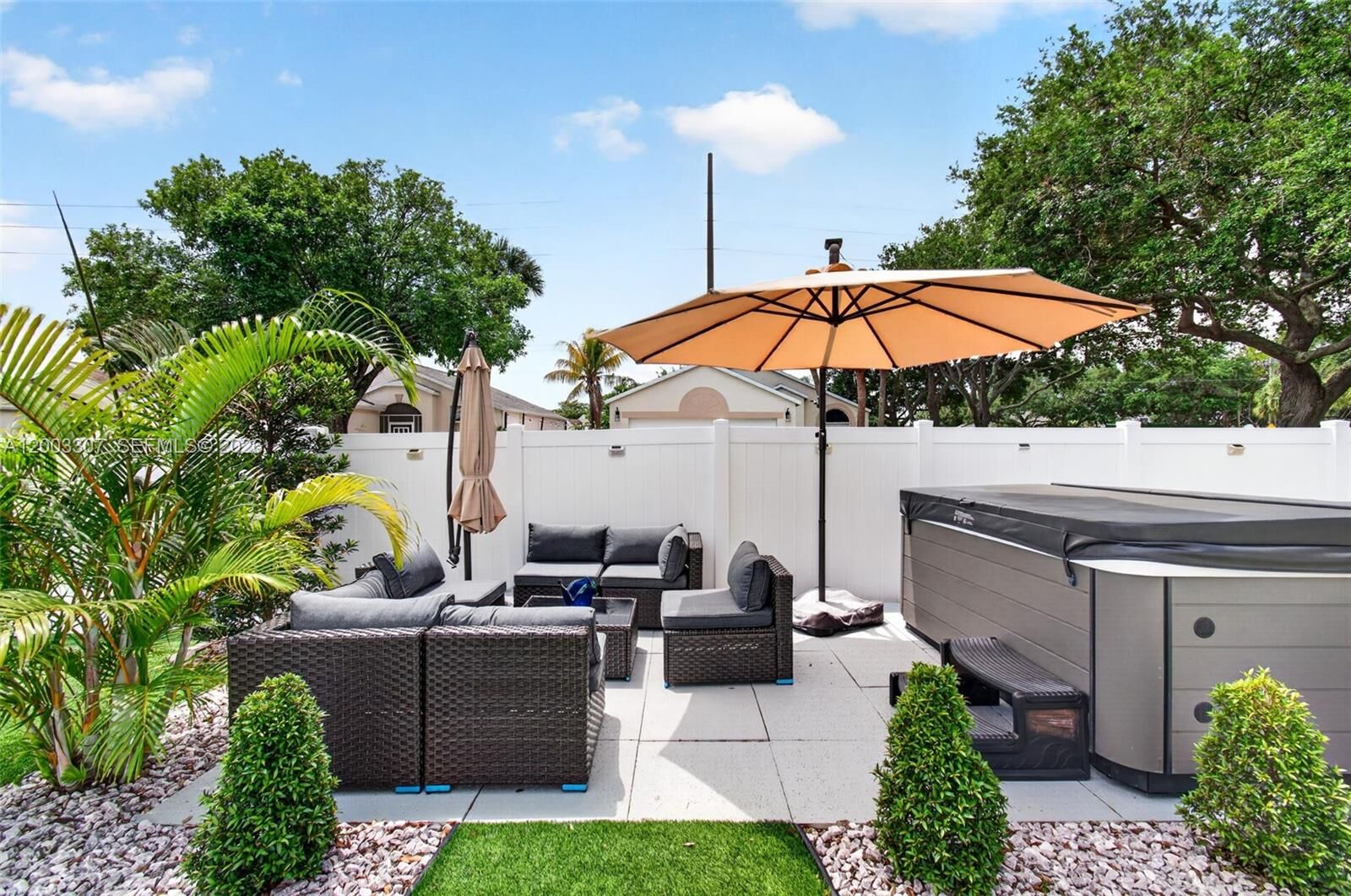 Property Photo:  31 E Bentwater Cir  FL 33426 