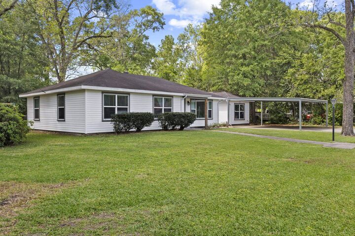 Property Photo:  525 N 10th  TX 77656 