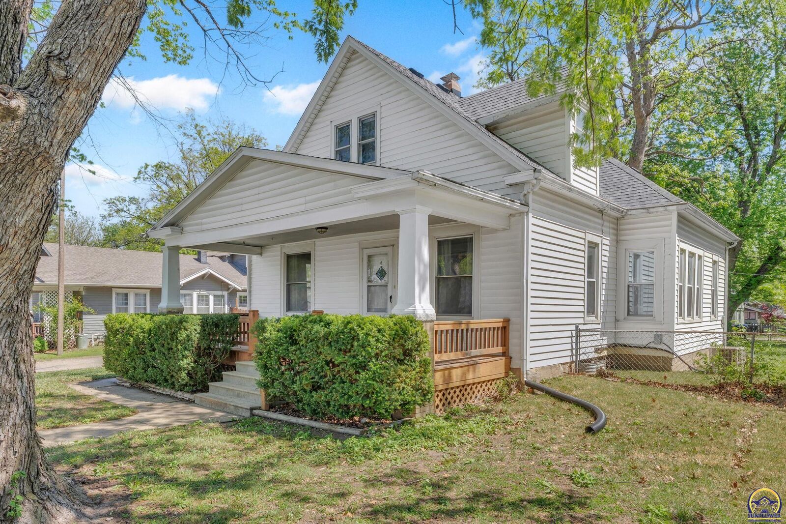Property Photo:  400 SW Lindenwood Ave  KS 66606 