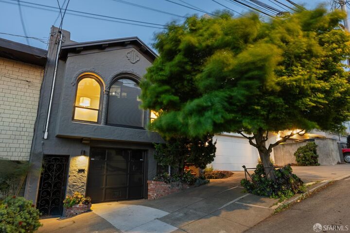 Property Photo:  469 Collingwood Street  CA 94114 