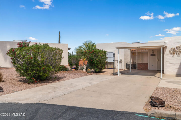 Property Photo:  320 N Calle Del Lago  AZ 85614 