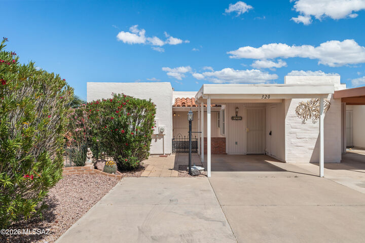 Property Photo: 320 N Calle Del Lago AZ 85614