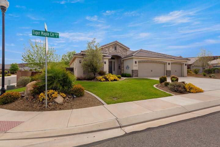 Property Photo:  3237 S Tiger Maple Cir  UT 84790 