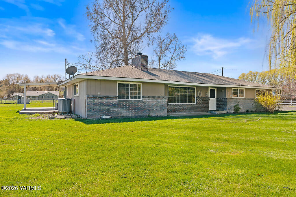 Property Photo:  12106 Wide Hollow Rd  WA 98908 