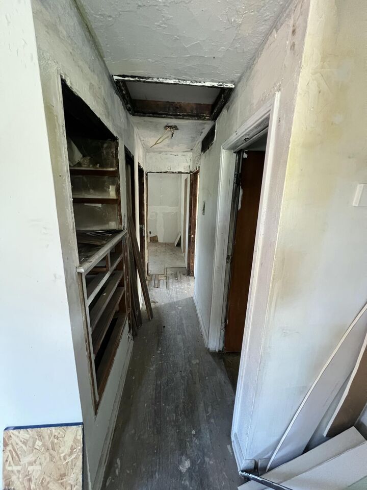 Property Photo:  1121 E 19th Avenue  IN 46407 