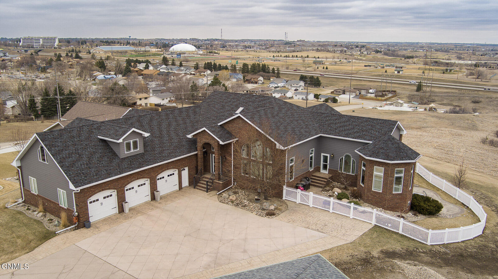 Property Photo:  1916 Harding Place  ND 58501 