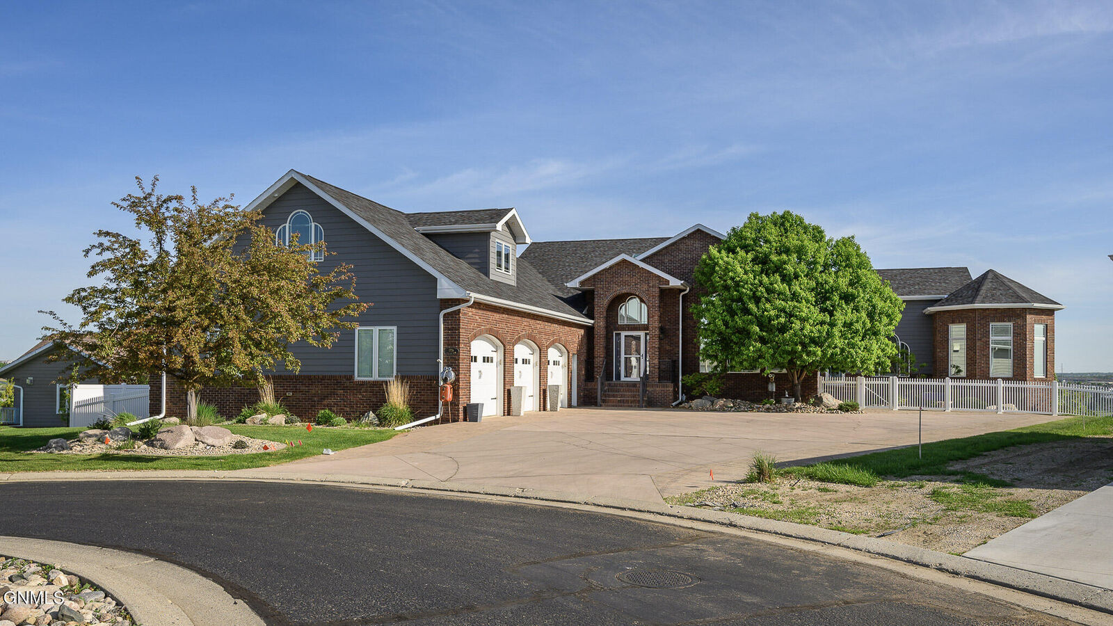 Property Photo:  1916 Harding Place  ND 58501 