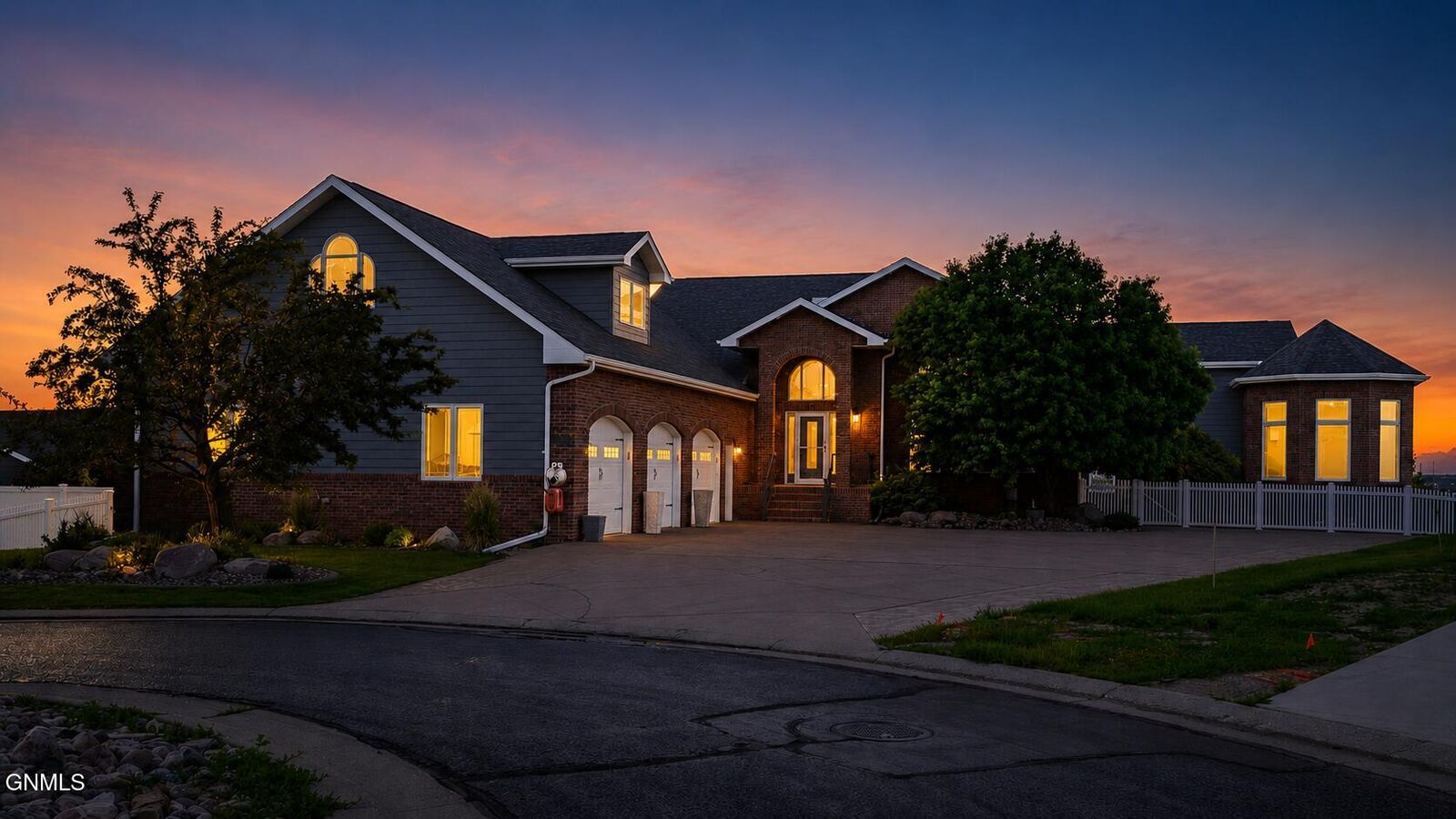 Property Photo:  1916 Harding Place  ND 58501 