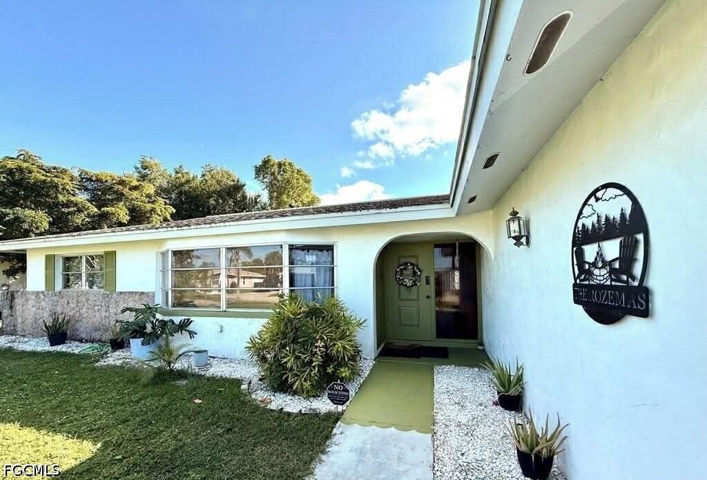 Property Photo:  1641 Mansville Terrace  FL 33903 