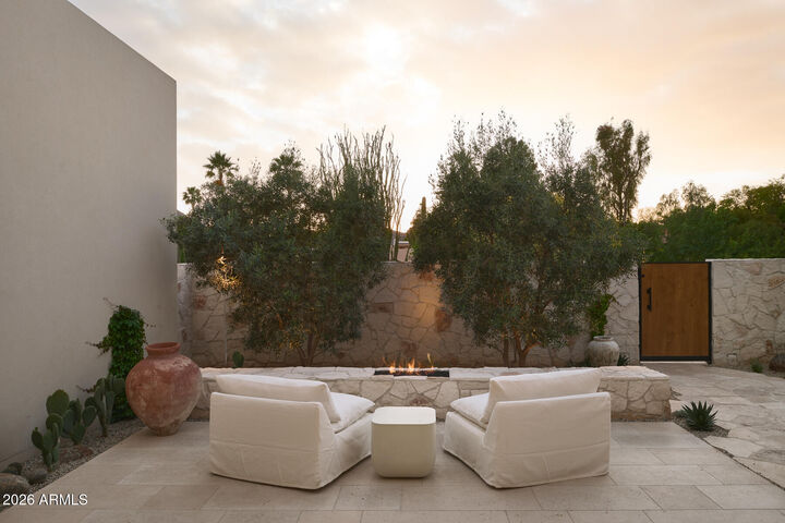 Property Photo:  8717 N Avenida Del Sol --  AZ 85253 