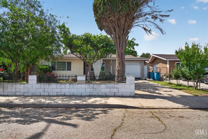 Property Photo:  1201 13th Street  CA 93280 