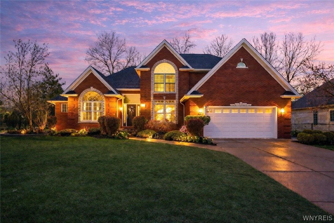 Property Photo:  102 Covent Garden Lane  NY 14221 