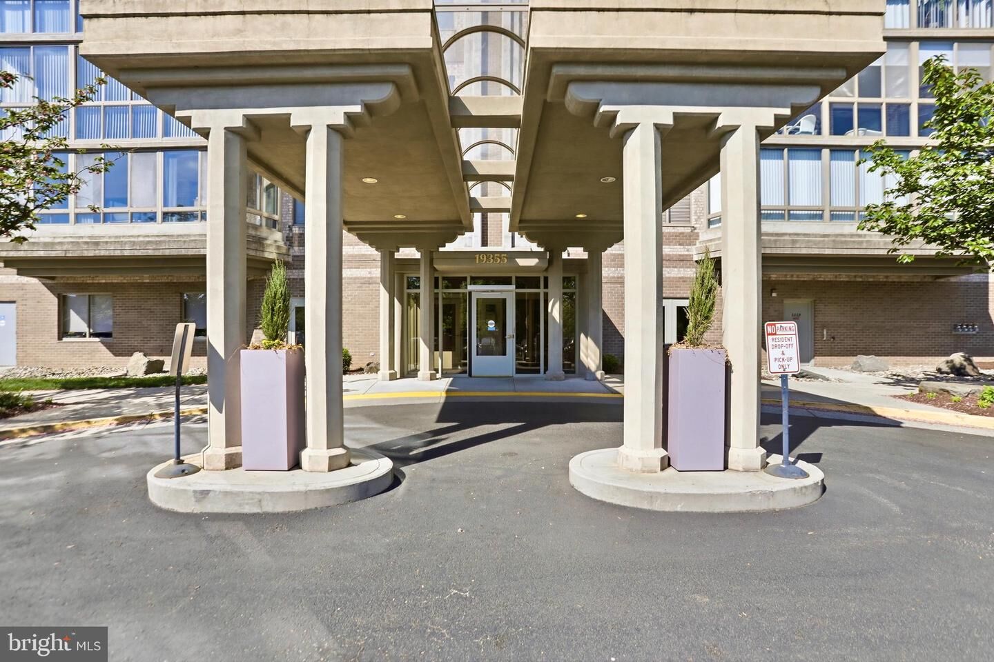 Property Photo:  19355 Cypress Ridge Terrace 103  VA 20176 