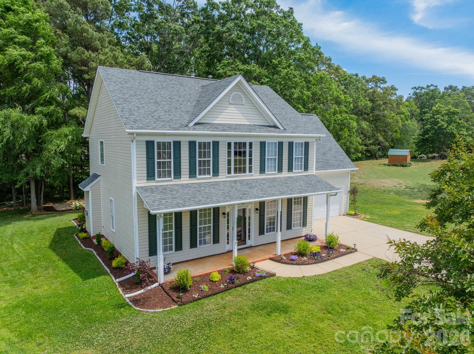 Property Photo:  1401 Kent Court  NC 28110 