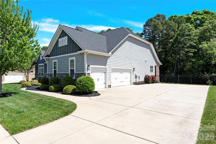 Property Photo: 137 Trelawn Street SC 29715