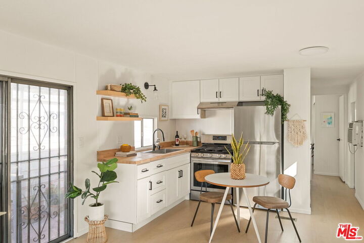 Property Photo:  11250 Playa St  CA 90230 