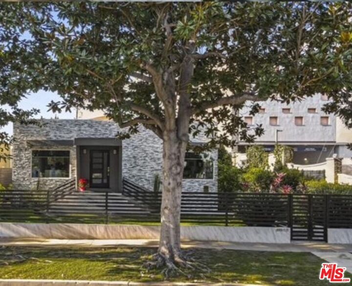 Property Photo:  10915 Ayres Ave  CA 90064 
