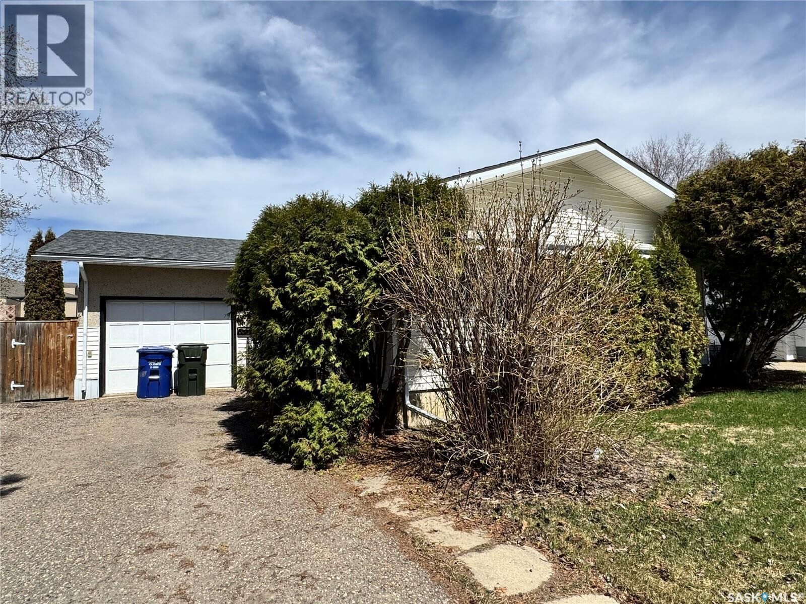 Property Photo: 586 Laurier Drive SK S6V 5M3
