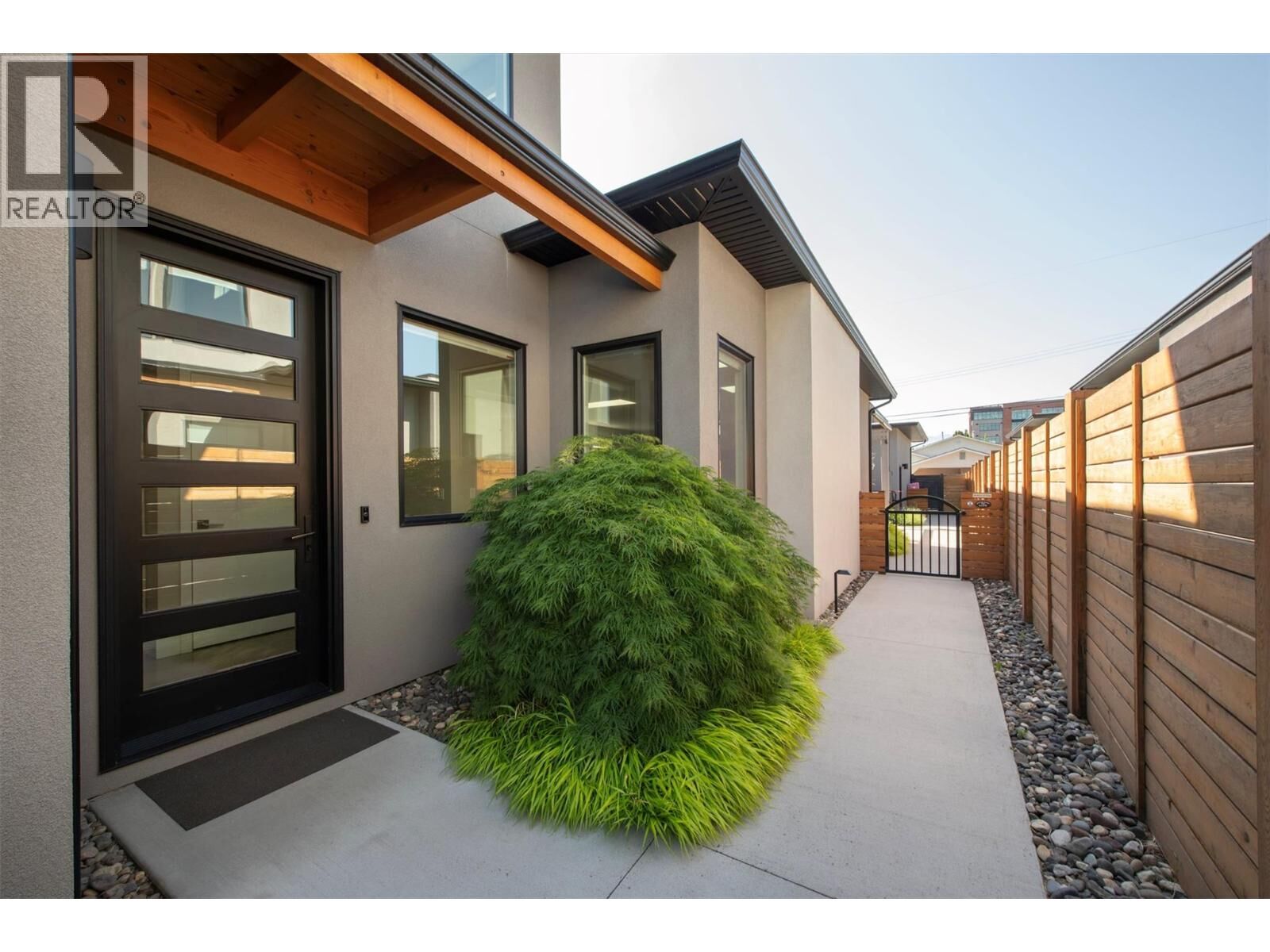 Property Photo:  553 Patterson Avenue  BC V1Y 5C7 