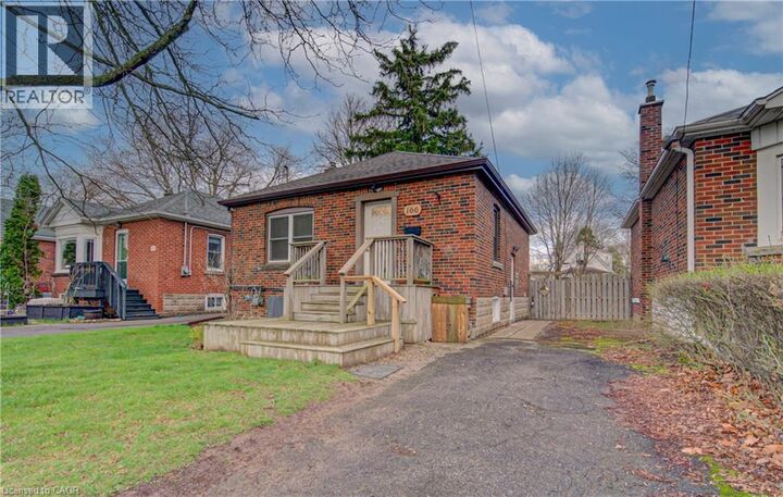 Property Photo:  166 Bond Street North  ON L8S 3W6 