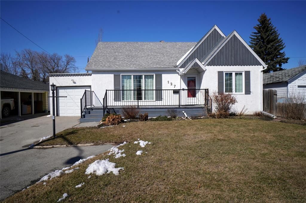 Property Photo:  127 Queen Avenue  MB R1N 0W9 