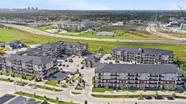 Property Photo:  60 Philip Lee Drive  MB R3W 0R2 