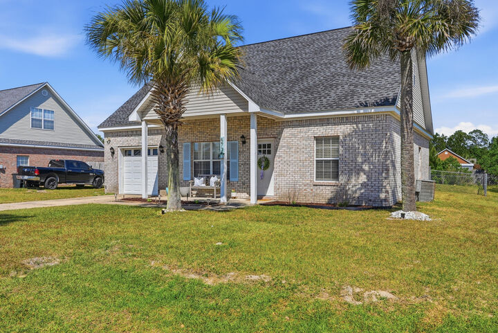 Property Photo: 573 Tropical Way FL 32439