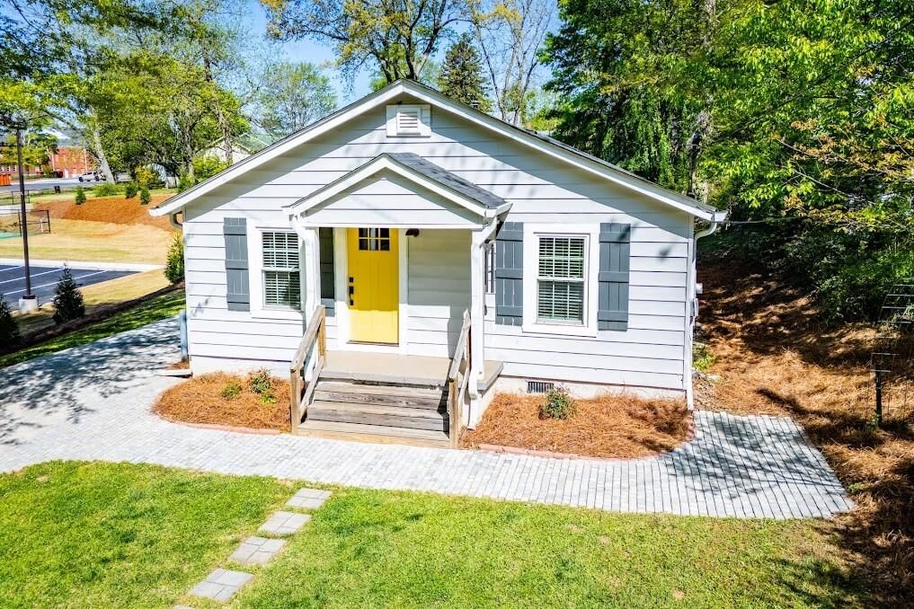 Property Photo:  414 Chestnut Street  GA 30110 