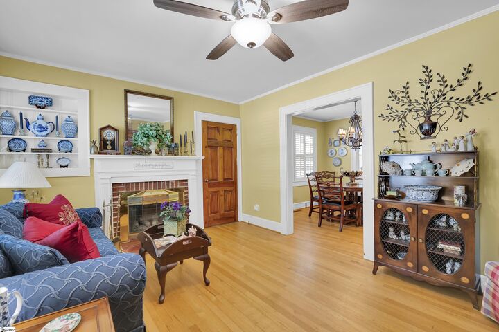 Property Photo:  114 E Augusta Place  SC 29605 