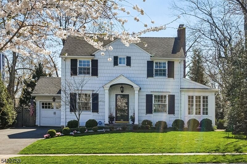 Property Photo:  44 Canoe Brook Pkwy  NJ 07901 