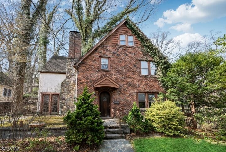 Property Photo:  342 Hillcrest Rd  NJ 07450 