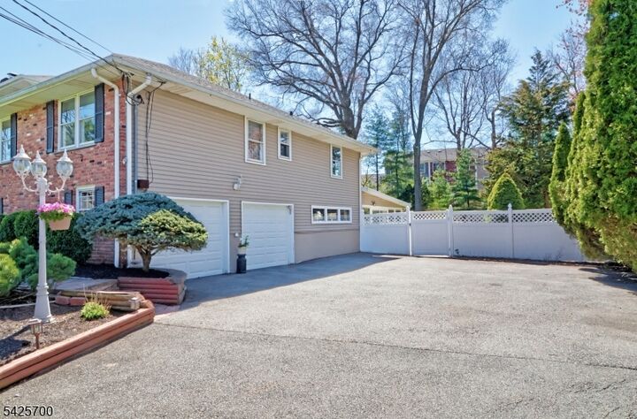 Property Photo:  2 Midwood Dr  NJ 07932 