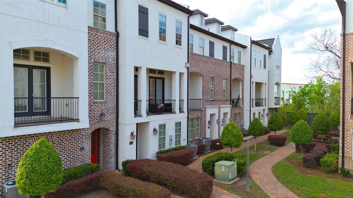 Property Photo: 2029 Fannin Station N TX 77045