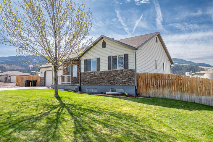 Property Photo:  2192 E Saddleback View Dr  UT 84721 